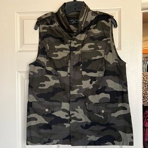 Ladies Camo Vest NWOT